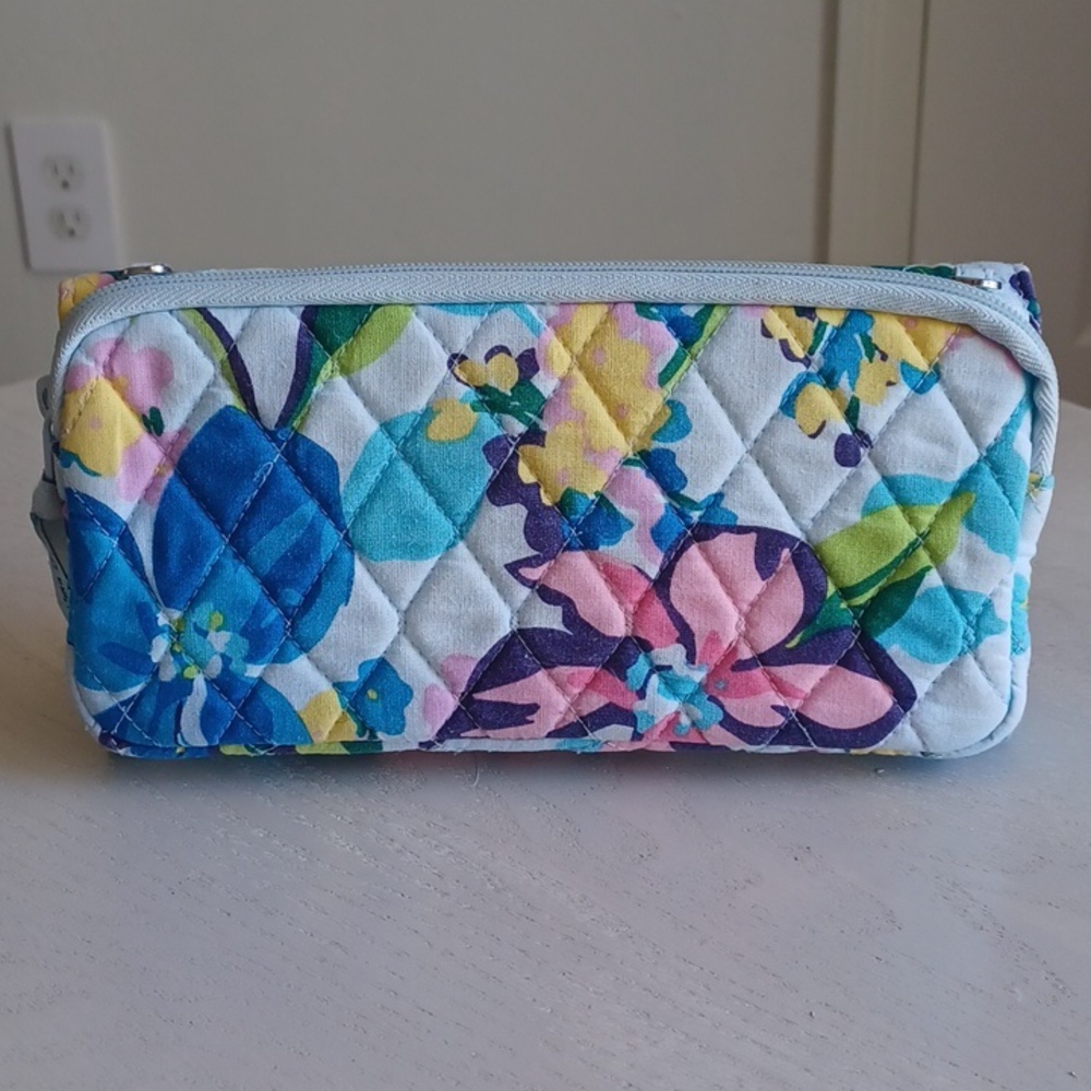 Vera Bradley RFID Wallet In The Marion Floral Pattern - Picture 4 of 17